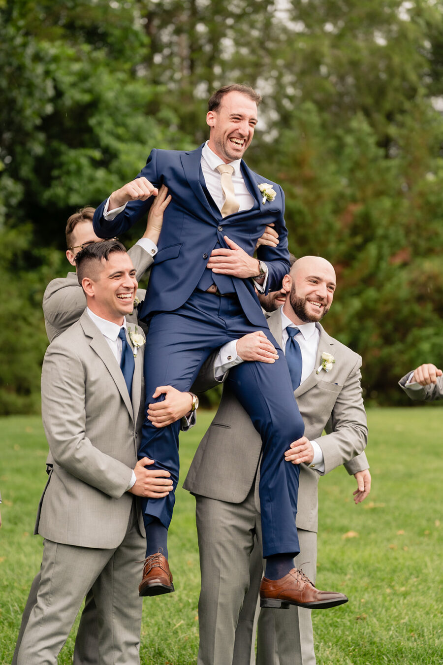 groom and groomsmen at sycamore farms wedding venue
